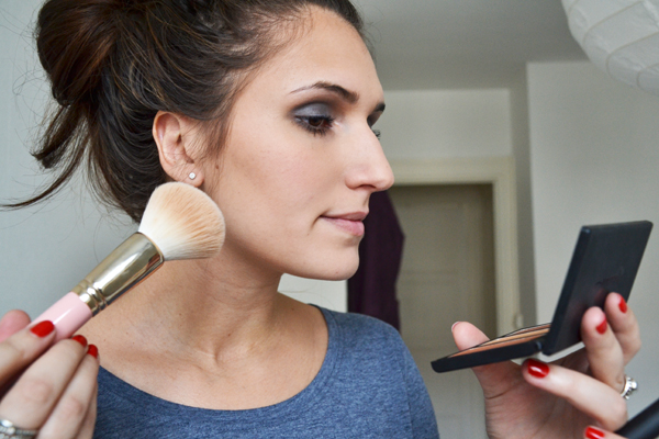 Maquillage, faire un contouring