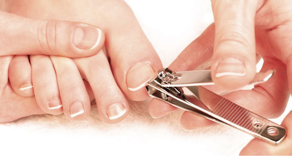 Se couper régulièrement les ongles