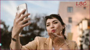 Understanding long-distance relationships : navigating challenges in the digital age