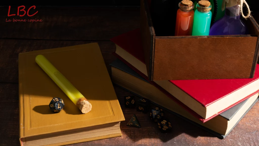 Sur une table en bois, livres ouverts, dés colorés et fioles lumineuses créent une ambiance de jeu de rôle ou d’alchimie, évoquant créativité et imagination | labonnecopine.com