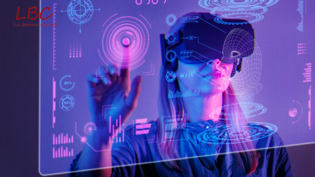 Silhouette de femme interagissant avec des interfaces holographiques futuristes dans un environnement de réalité virtuelle aux tons bleus et roses | labonnecopine.com