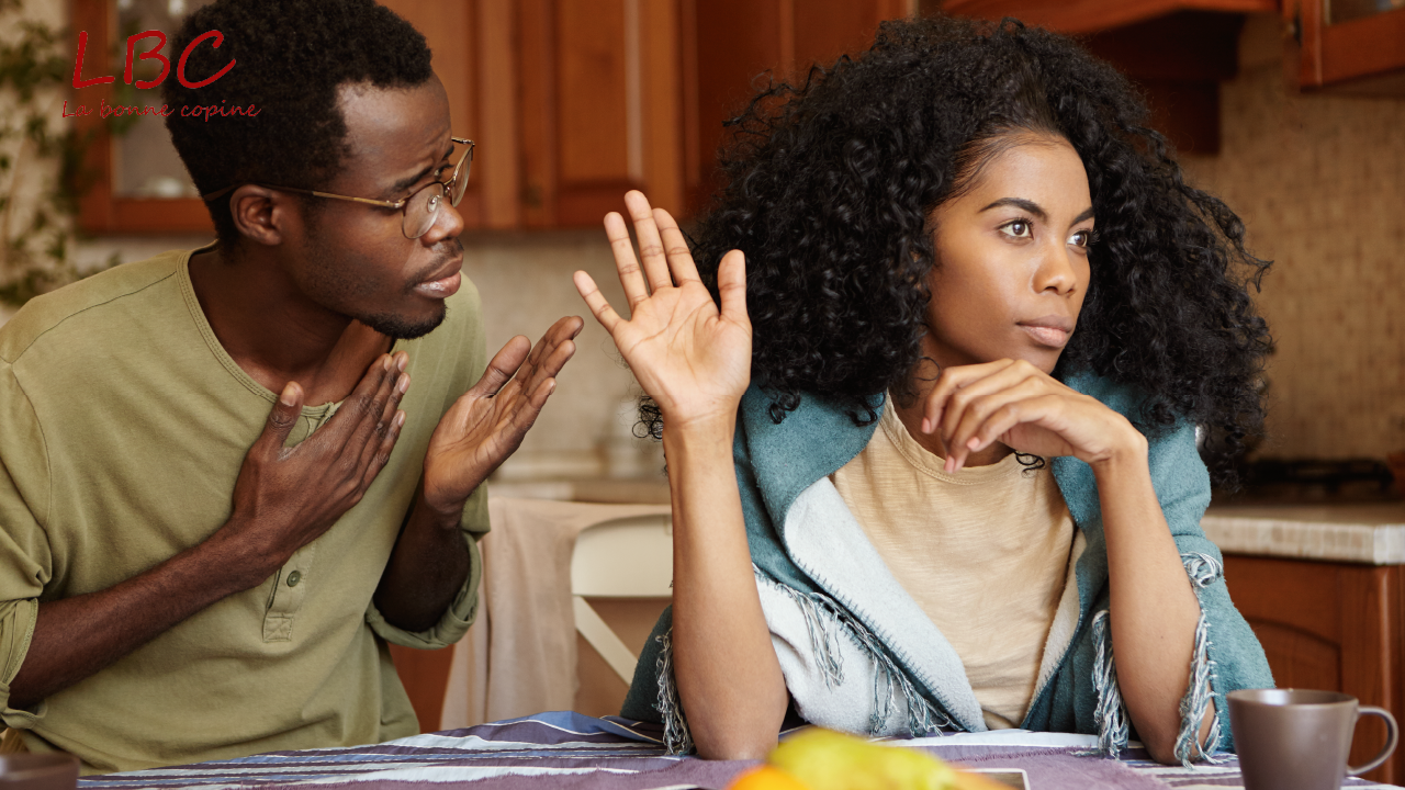 A couple in conflict in a kitchen, the man gesticulates apologetically while the woman looks away with a gesture of refusal | labonnecopine.com/en