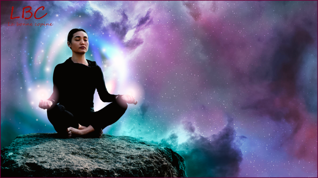 Vrouw in meditatie op een rots, omgeven door een kleurrijk kosmisch landschap